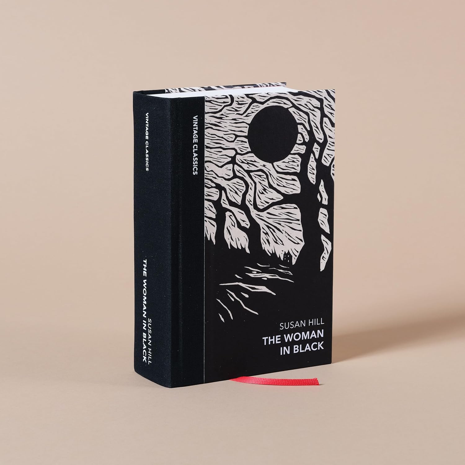 The Woman in Black by Susan Hill : Vintage Quarterbacks Edition - Looking Glass Books - 