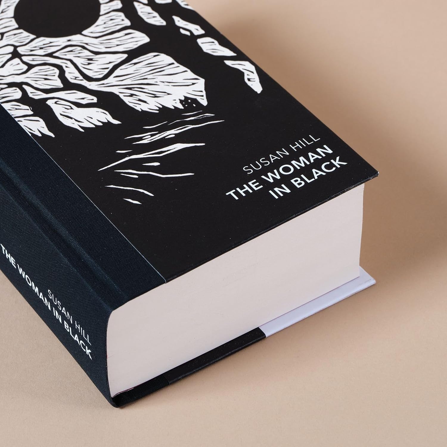 The Woman in Black by Susan Hill : Vintage Quarterbacks Edition - Looking Glass Books - 